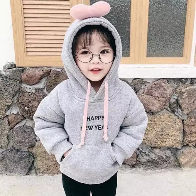 Bé gái 10 tuổi suýt chết vì chiếc khăn quàng cổ, có 6 "sát thủ mùa đông" mà cha mẹ phải cực kỳ cảnh giác - Ảnh 2. Từ câu chuyện bé gái 10 tuổi suýt chết vì chiếc khăn quàng cổ, có 6 "sát thủ mùa đông" mà cha mẹ phải cực kỳ cảnh giác - Ảnh 2.