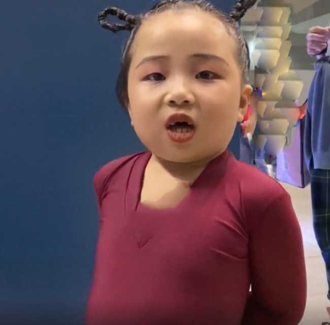 Tìm ra danh tính của bé gái gây sốt với loạt clip thể hiện thần thái "chất phát ngất" khi nhảy - Ảnh 3. Tìm ra danh tính của bé gái gây sốt với loạt clip thể hiện thần thái "chất phát ngất" khi nhảy - Ảnh 3.