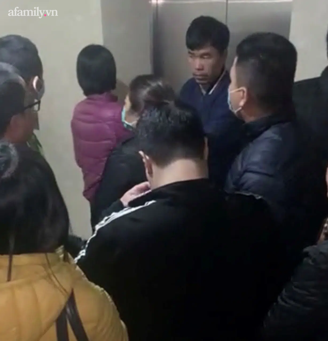 Hà Nội: Nửa đêm xuất hiện nhóm người lạ mặt làm loạn chung cư - Ảnh 2. Hà Nội: Nửa đêm xuất hiện nhóm người lạ mặt làm loạn chung cư - Ảnh 2.