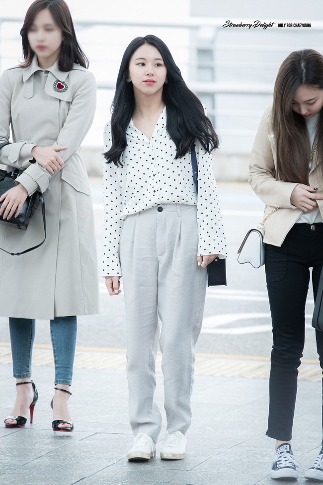 Chỉ cao 1m59, mỹ nhân thấp nhất TWICE vẫn lên đồ sành điệu và tôn dáng miễn bàn với 12 set không học theo quá phí - Ảnh 9. Chỉ cao 1m59, mỹ nhân thấp nhất TWICE vẫn lên đồ sành điệu và tôn dáng miễn bàn với 12 set không học theo quá phí - Ảnh 9.