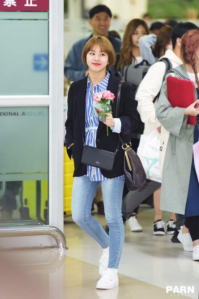 Chỉ cao 1m59, mỹ nhân thấp nhất TWICE vẫn lên đồ sành điệu và tôn dáng miễn bàn với 12 set không học theo quá phí - Ảnh 1. Chỉ cao 1m59, mỹ nhân thấp nhất TWICE vẫn lên đồ sành điệu và tôn dáng miễn bàn với 12 set không học theo quá phí - Ảnh 1.