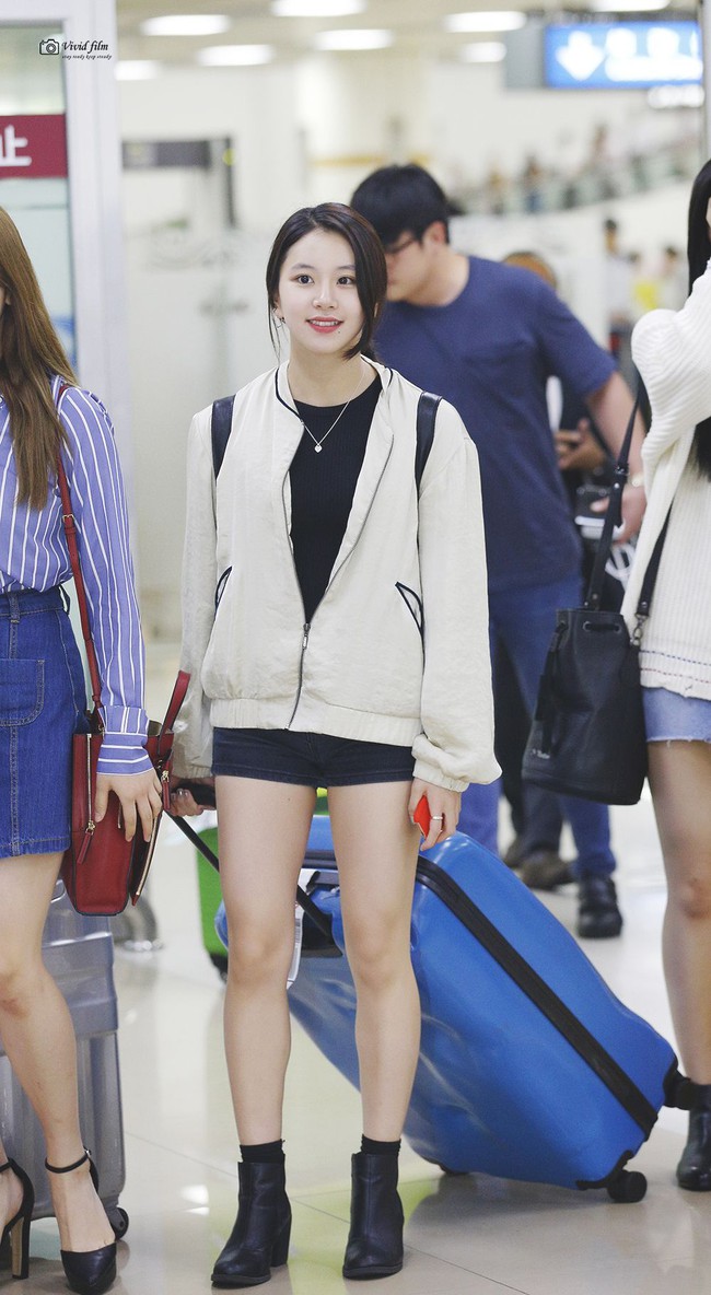 Chỉ cao 1m59, mỹ nhân thấp nhất TWICE vẫn lên đồ sành điệu và tôn dáng miễn bàn với 12 set không học theo quá phí - Ảnh 6. Chỉ cao 1m59, mỹ nhân thấp nhất TWICE vẫn lên đồ sành điệu và tôn dáng miễn bàn với 12 set không học theo quá phí - Ảnh 6.