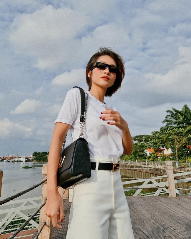 Dành cho lúc không biết mặc gì: 12 cách mix đồ đen - trắng của sao Việt giúp chị em trông sành điệu khỏi nghĩ - Ảnh 2.