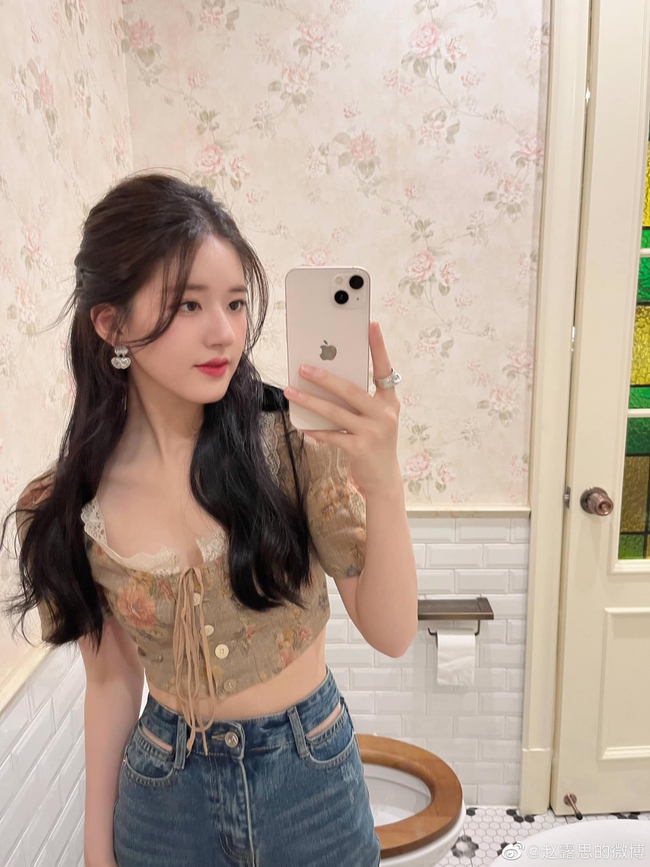 Quốc Tử Giám có 1 nữ đệ tử: Phim vừa đạt 300 triệu view, Triệu Lộ Tư đã khoe eo nhỏ xíu, lộ ảnh dùng Iphone 13 - #1 TopsList, top review,