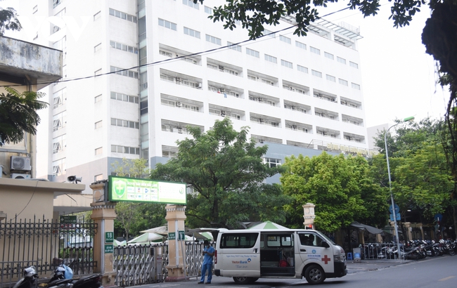 DIỄN BIẾN DỊCH NGÀY 2/10: Hà Nội phong tỏa thêm nhiều tuyến phố gần Bệnh viện Việt Đức - Ảnh 1.