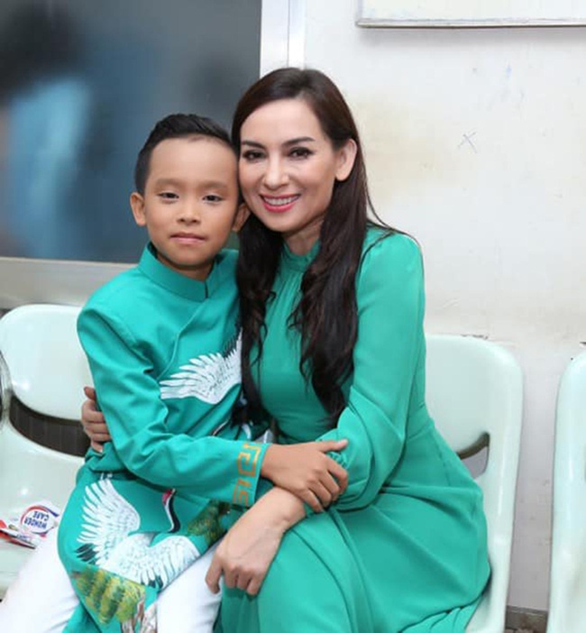 Trang Trần đòi đuổi mẹ con Hồ Văn Cường ra khỏi nhà sau khi phía Phi Nhung trả hết tiền cát xê - Ảnh 3. Trang Trần đòi đuổi mẹ con Hồ Văn Cường ra khỏi nhà sau khi phía Phi Nhung trả hết tiền cát xê - Ảnh 3.