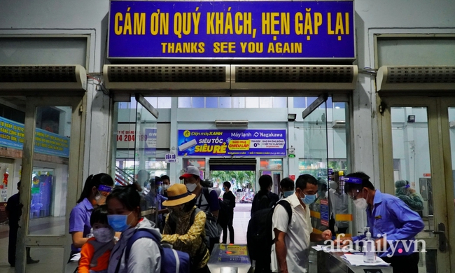 TP.HCM tái khởi động xe lửa, xe khách liên tỉnh: Nơi nhộn nhịp, nơi đìu hiu - Ảnh 1. TP.HCM tái khởi động xe lửa, xe khách liên tỉnh: Nơi nhộn nhịp, nơi đìu hiu - Ảnh 1.