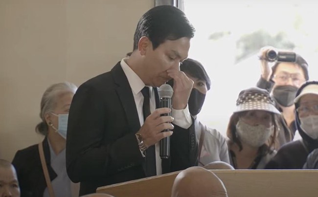 Mạnh Quỳnh khóc nghẹn trong tang lễ, tự nhận mình vô dụng vì không thể bảo vệ được Phi Nhung - Ảnh 3.