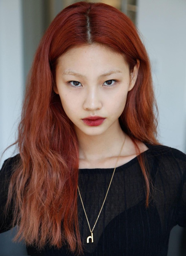 Sao Hàn nhuộm tóc đỏ: Nayeon (TWICE) đẹp xuất sắc, Song Hye Kyo nhìn không hợp lắm - Ảnh 4.