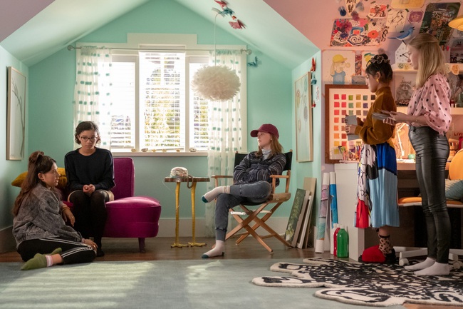 The Baby Sitters Club: Hiện tượng mới của Netflix, gây sốc với tình tiết bé gái chuyển giới - Ảnh 5.