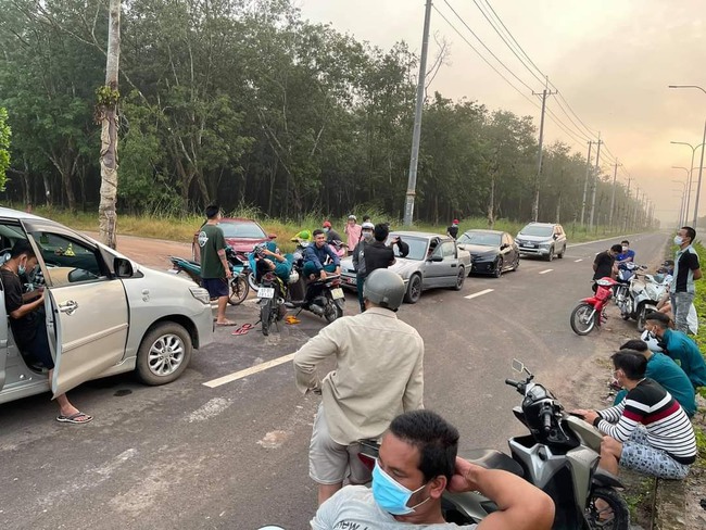 Vụ bé trai 2 tuổi mất tích ở Bình Dương: Người dân thấy đôi nam nữ chở theo cháu bé trai giống như đặc điểm nhận dạng - Ảnh 2.