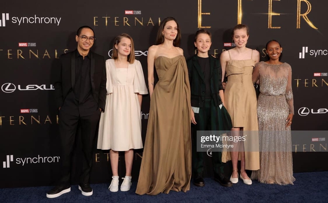 Angelina Jolie đưa 5 người con dự buổi công chiếu phim toàn cầu Eternals - Ảnh 2.