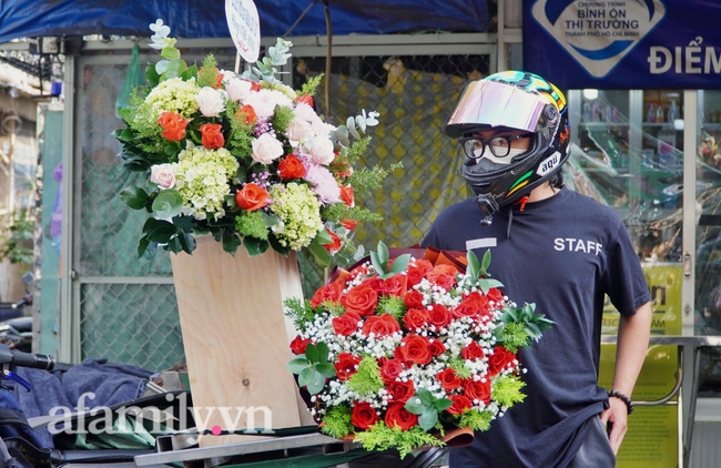 Chợ hoa lớn nhất Sài Gòn đìu hiu ngày 20/10, chủ cửa hàng than trời: “Chưa thấy năm nào ế như năm nay” - Ảnh 3.