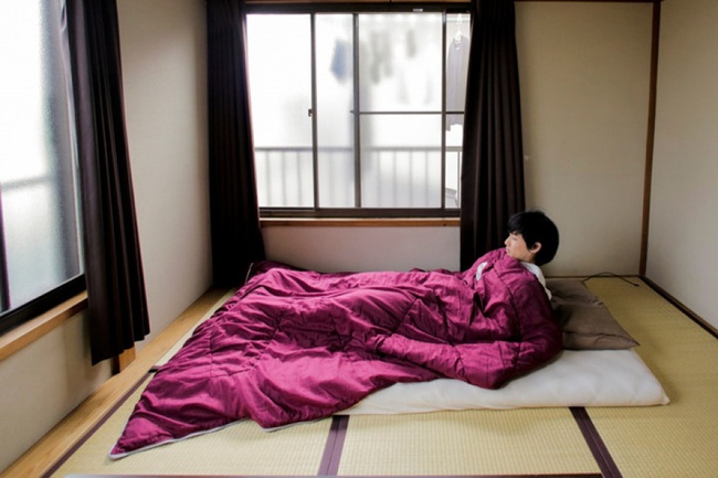 Người Nhật ít ngủ nhưng vẫn khỏe đẹp, sống thọ hàng đầu thế giới nhờ 1 thói quen khi ngủ mà nhiều nước khác không có, dễ làm nhưng ít người thích - Ảnh 1.