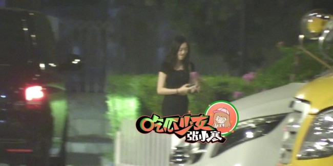 Con gái Vương Phi xuất hiện với ngoại hình nổi bật ở tuổi 15, nhưng netizen lại chú ý tới món đồ đắt đỏ mà cô bé sở hữu - Ảnh 4.