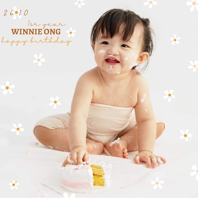 Đông Nhi &quot;nhá hàng&quot; hình ảnh con gái cưng Winnie với gương mặt lem luốc bánh kem trong sinh nhật 1 tuổi  - Ảnh 2.