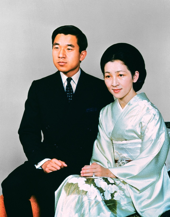 Nỗi khổ không ai thấu của phụ nữ trong hoàng gia Nhật: Mất giọng nói, mang tâm bệnh, chỉ muốn vẫy vùng thoát khỏi &quot;lồng son&quot; - Ảnh 2.