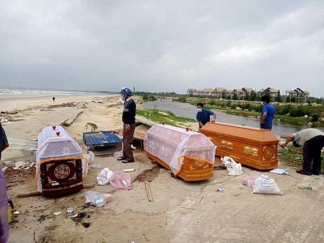 Mưa lũ miền Trung: Trong một buổi sáng phát hiện 6 thi thể người bị nước lũ cuốn trôi  - Ảnh 2.