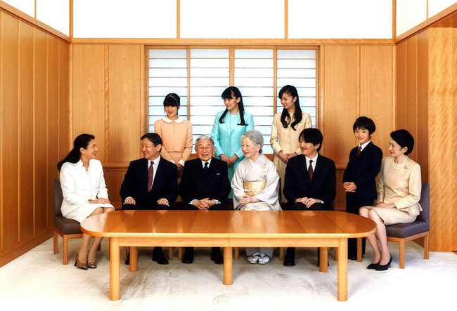 Hậu hôn lễ Công chúa Mako, hoàng gia Nhật rơi vào cuộc khủng khoảng chưa từng thấy, lý do vì đâu? - Ảnh 2.