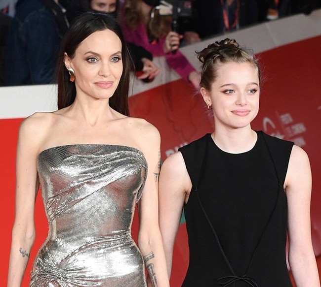 Shilor - con gái Angelina Jolie được ví như bản sao của mẹ khi diện váy và trang điểm - Ảnh 2.