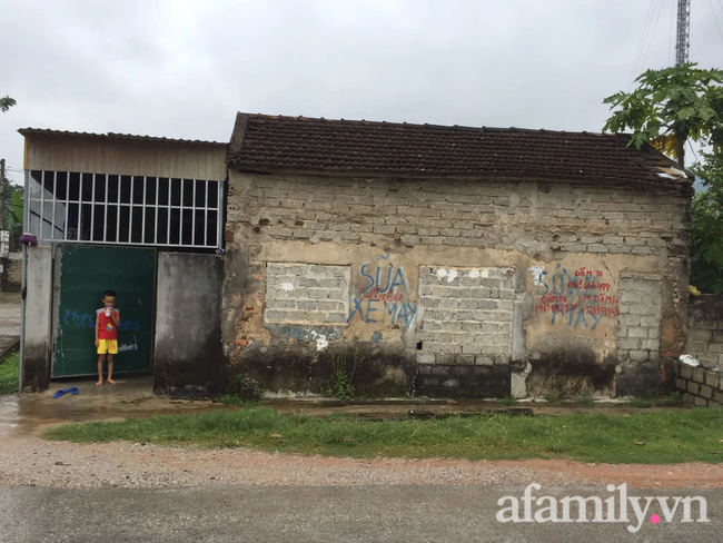 Nỗi đau goá phụ 14 năm xích, nhốt con trong căn nhà cũ nát: “Chỉ  mong có gian nhà nhỏ để lo cho con” - Ảnh 3.