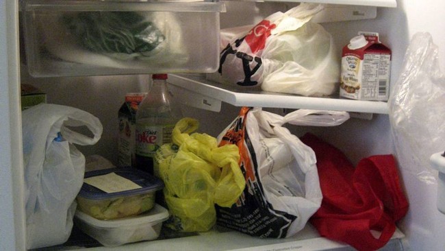 Yên tâm đựng thực phẩm trong túi ni lông rồi ném tủ lạnh bảo quản, chuyên gia chỉ rõ một sai lầm khiến đồ ăn mất chất, có khả năng gây ung thư - Ảnh 3.