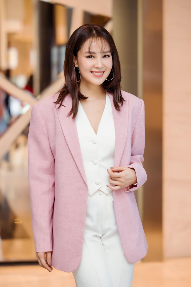 Hồng Diễm chính thức lột xác sau thời gian dài, Mạnh Trường hay cà khịa nay cũng phải khen hết lời, gợi nhắc bộ phim chung - Ảnh 1. Hồng Diễm chính thức lột xác sau thời gian dài, Mạnh Trường hay cà khịa nay cũng phải khen hết lời, gợi nhắc bộ phim chung - Ảnh 1.
