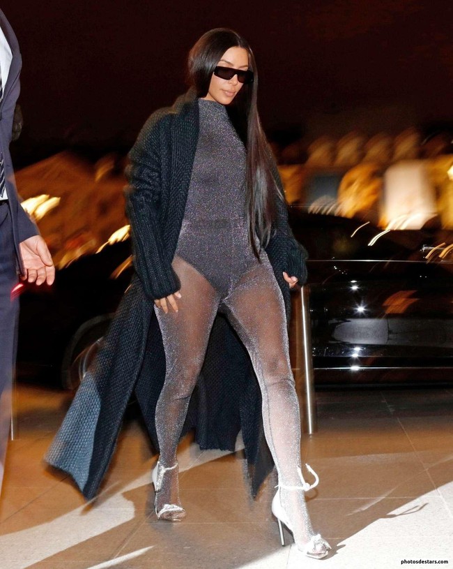 Kim Kardashian và những bộ cánh &quot;tức hạ - bí tiểu&quot; có một không hai tại Hollywood - Ảnh 10.