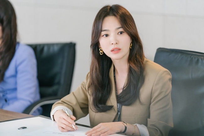 Kiểu tóc của Song Hye Kyo trong phim mới quá đẹp: Muốn   - Ảnh 1.