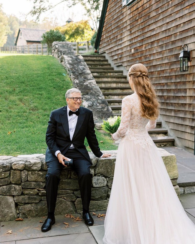 Con gái tỷ phú Bill Gates đăng bức ảnh chứa chi tiết đặc biệt mừng sinh nhật bố, động thái của vợ cũ mới thật bất ngờ - Ảnh 2.