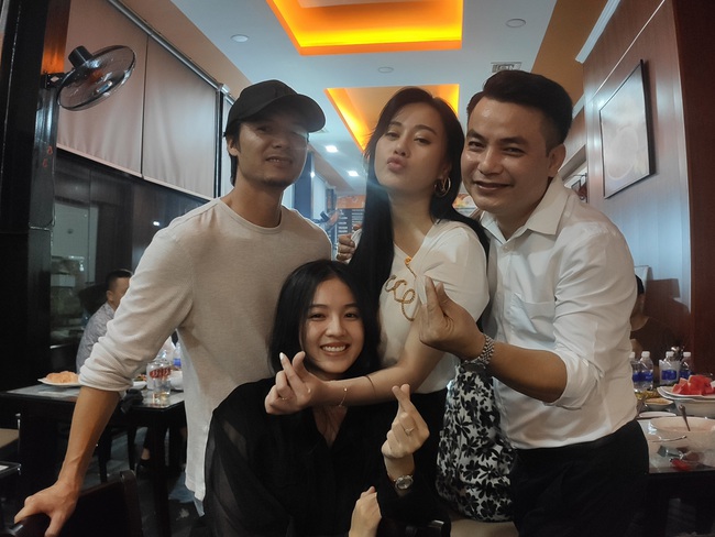 Clip Phương Oanh khóc nấc thành tiếng trong buổi xem tập cuối Hương vị tình thân, Mạnh Trường nói lý do vắng mặt - Ảnh 9. Clip Phương Oanh khóc nấc thành tiếng trong buổi xem tập cuối Hương vị tình thân, Mạnh Trường nói lý do vắng mặt - Ảnh 9.
