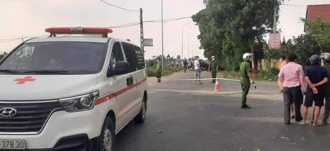 Bắc Ninh: Tai nạn nghiêm trọng xe con biến dạng, 3 nạn nhân tử vong - Ảnh 1.