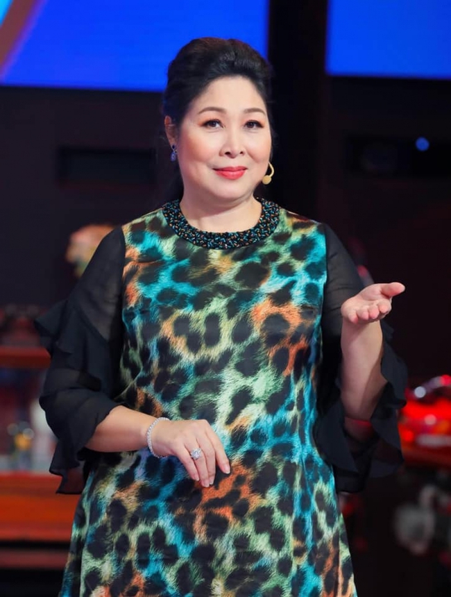 Bị khán giả yêu cầu cấm sóng vĩnh viễn, Hồng Vân lên tiếng: "Tôi không biết mình làm gì sai" - Ảnh 3.