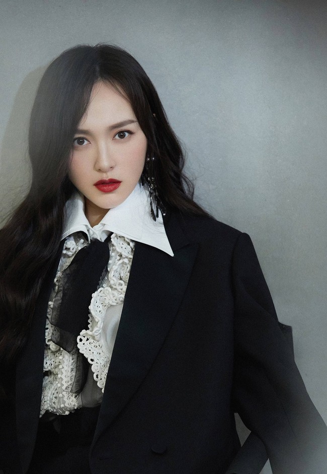 Đường Yên cũng có khá nhiều lần thử sức làm “tổng tài bá đạo”. Đường Yên cũng có khá nhiều lần thử sức làm “tổng tài bá đạo”.