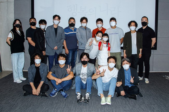 Sau siêu phẩm Hospital Playlist, Jo Jung Suk tham gia phim &quot;Vùng đất hạnh phúc&quot; - Ảnh 3.