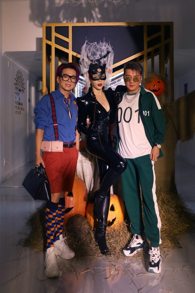 Lý Nhã Kỳ hóa miêu nữ Catwoman khoe ngực đầy gợi cảm trong đêm Halloween - Ảnh 4.