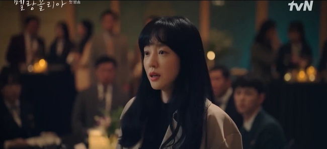 Góc khuất học đường tập 1: Im Soo Jung bị mẹ Lee Do Hyun tát thẳng mặt vì tội hẹn hò cùng học trò - Ảnh 2.