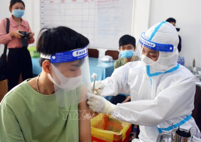 Khi nào Việt Nam tiêm bổ sung mũi 3 vaccine phòng COVID-19? - Ảnh 1.