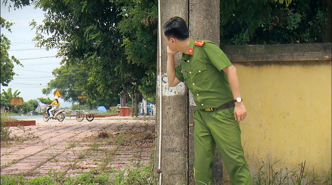 Phố trong làng tập 5: Nam được gái xinh mang giường đến tặng, y tá Ngọc bẻ gẫy tay kẻ tán tỉnh mình - Ảnh 3.