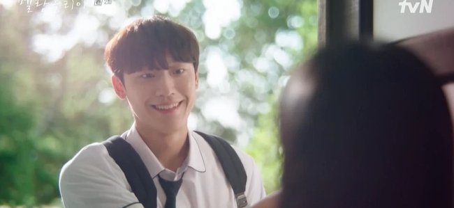 Góc khuất học đường tập 2: Lee Do Hyun ghen tuông ra mặt khi thấy cô giáo hẹn hò với hôn phu - Ảnh 6.
