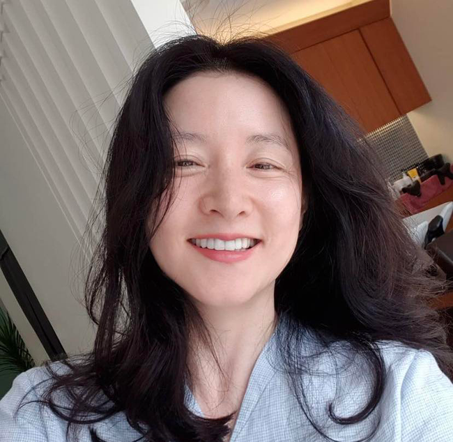 Mặt mộc tuổi 50 của mỹ nhân Nàng Dae Jang-geum thế nào mà lại khiến dân tình &quot;say đắm&quot; - Ảnh 3.