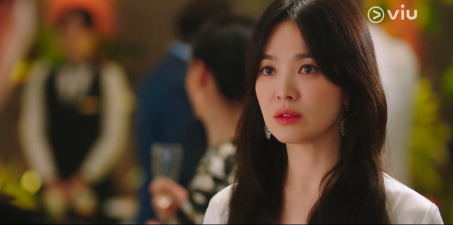 Song Hye Kyo bị chê tan nát ở phim mới: Diễn đơ, phát âm tiếng nước ngoài tệ từ &quot;Hậu duệ mặt trời&quot; đến nay vẫn không cải thiện - Ảnh 4.