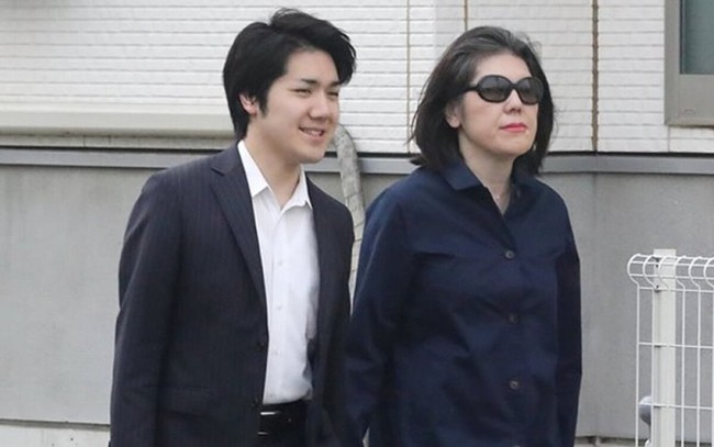 Hình ảnh đầu tiên của vợ chồng cựu Công chúa Nhật Bản ở Mỹ với hành động ghi điểm tuyệt đối của Mako - Ảnh 5.