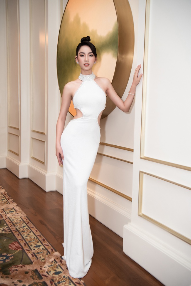 Hoa hậu Đỗ Hà nhận sash Miss World Vietnam từ Lương Thùy Linh, khoảnh khắc đứng chung bùng nổ visual - Ảnh 9.