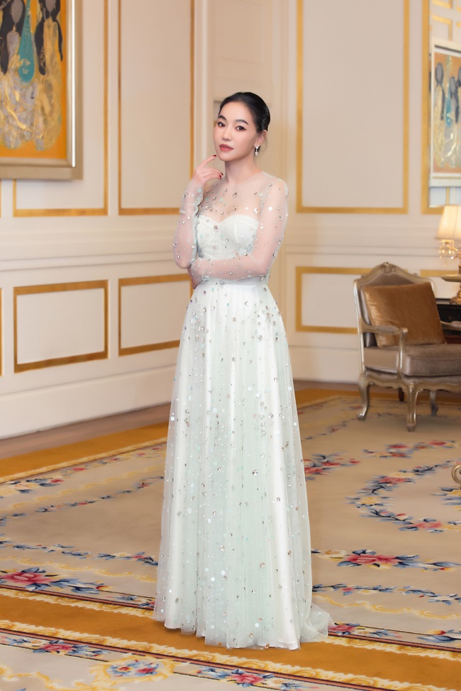 Hoa hậu Đỗ Hà nhận sash Miss World Vietnam từ Lương Thùy Linh, khoảnh khắc đứng chung bùng nổ visual - Ảnh 10.