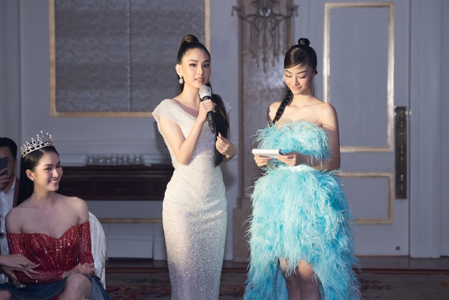 Hoa hậu Đỗ Hà nhận sash Miss World Vietnam từ Lương Thùy Linh, khoảnh khắc đứng chung bùng nổ visual - Ảnh 14.
