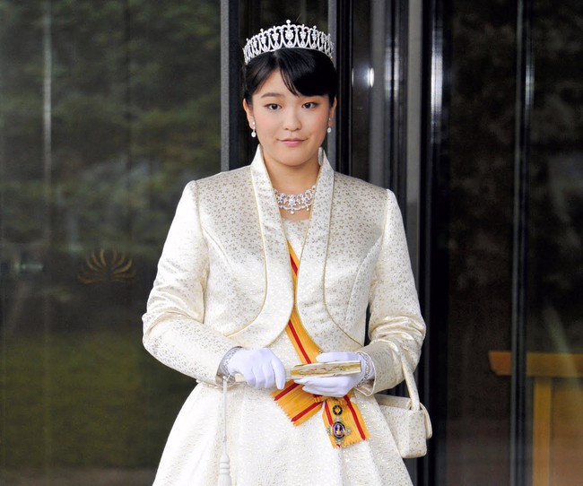 Mako bất ngờ bị so sánh với Công chúa cô độc nhất Nhật Bản: Người bị vùi dập tơi bời, người được ca ngợi như &quot;bảo vật&quot; - Ảnh 2.