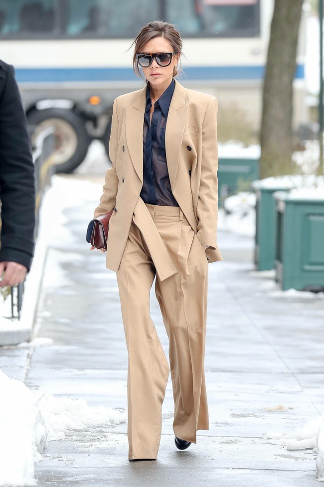 Victoria Beckham diện suốt một kiểu trang phục không biết chán,  - Ảnh 8.