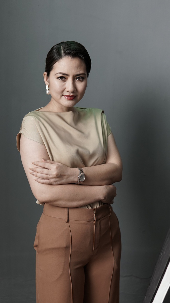 Ngọc Lan nhắng nhít bên NSƯT Hoàng Hải trong hậu trường "Mặt nạ gương" - Ảnh 4. Ngọc Lan nhắng nhít bên NSƯT Hoàng Hải trong hậu trường "Mặt nạ gương" - Ảnh 4.
