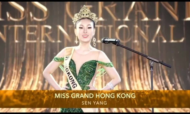 Lại là &quot;vựa muối&quot; của Miss Grand 2021: Người ta đeo khuyên tai kim sa hạt lựu, một mình &quot;bả&quot;  - Ảnh 1.